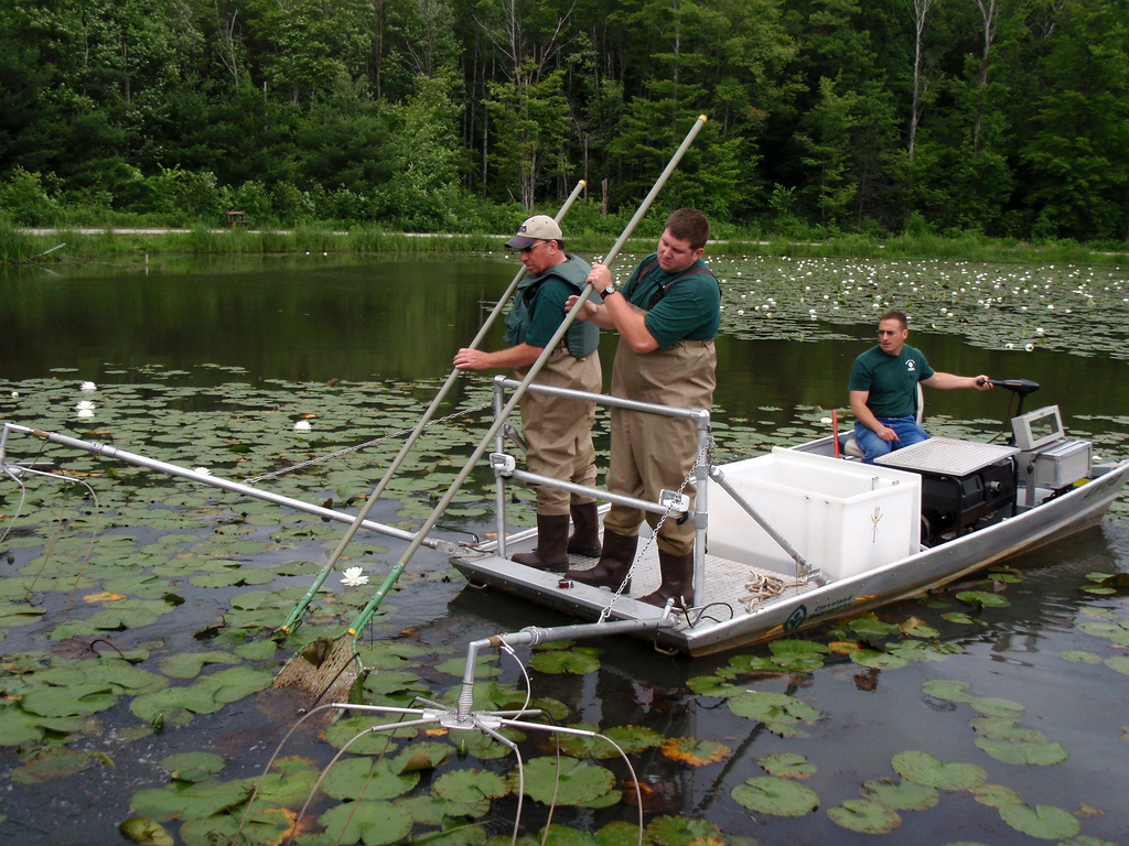 pond-survey-boat-electrofishing.jpg